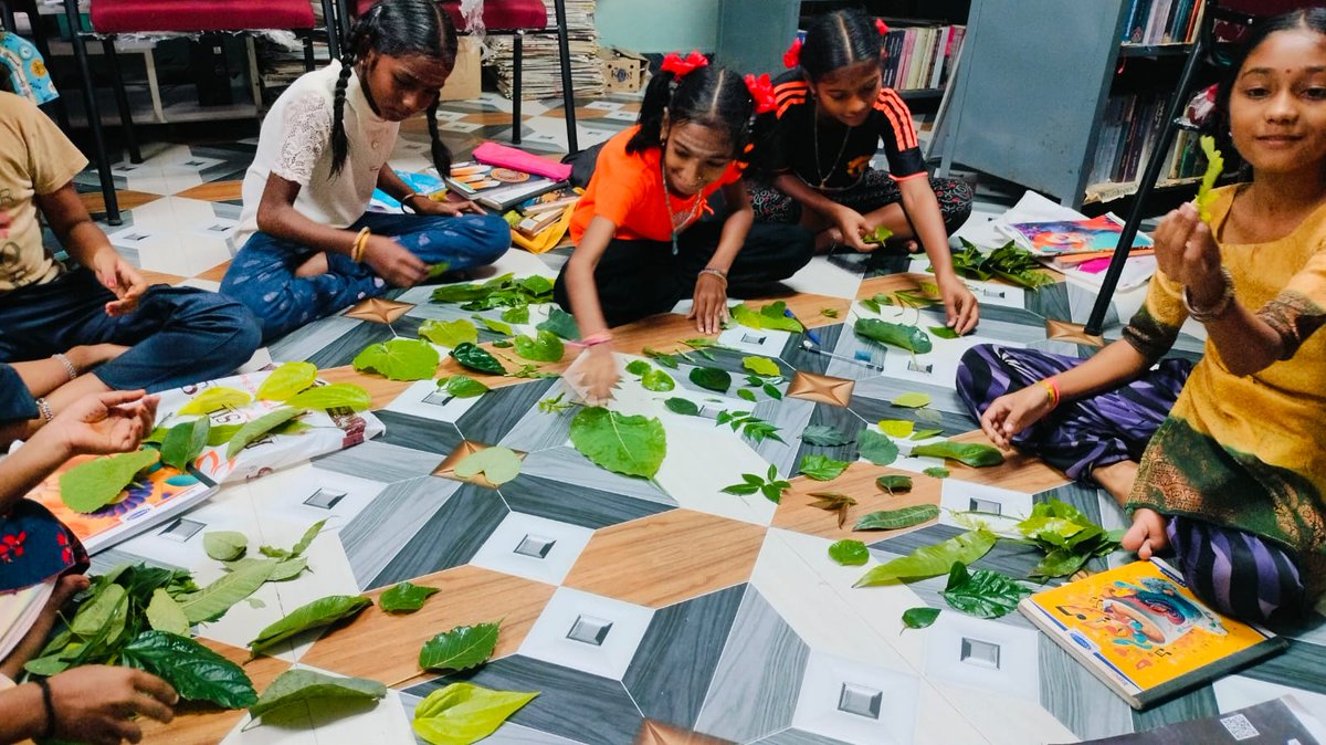 CommrPR's tweet image. ಎಲೆಗಳನ್ನು ಪರಿಶೀಲಿಸಿ, ನಾಳವಿನ್ಯಾಸವನ್ನು ಗುರುತಿಸುವ ಮೂಲಕ ವಿಜ್ಞಾನ ಅಂಶಗಳನ್ನು ನೈಜವಾಗಿ ಅನುಭವಿಸಿದರು. (/2/2)

@PriyankKharge
@readingkafka
@rdprgok
@earlybirdncf
#LeafVenation #StudentLearning #ScienceActivity #NatureEducation #LibraryPrograms #ChildFriendlyLibrary #LearningThroughNature