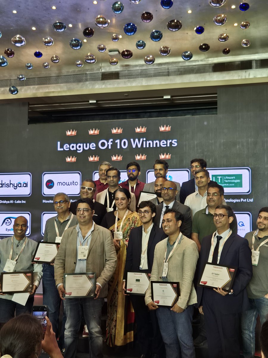 ITBTGoK's tweet photo. At #NASSCOMFutureForge 2025, Sec. ITBT, Smt. @DrCaur delivered the keynote address &amp; felicitated 10 promising DeepTech startups.

From India’s first quantum computer to over 900 AI firms, 18,000+ startups &amp; ₹1,000 Cr LEAP, Karnataka is scripting the DeepTech decade. https://t.co/CfCNkDcPkz