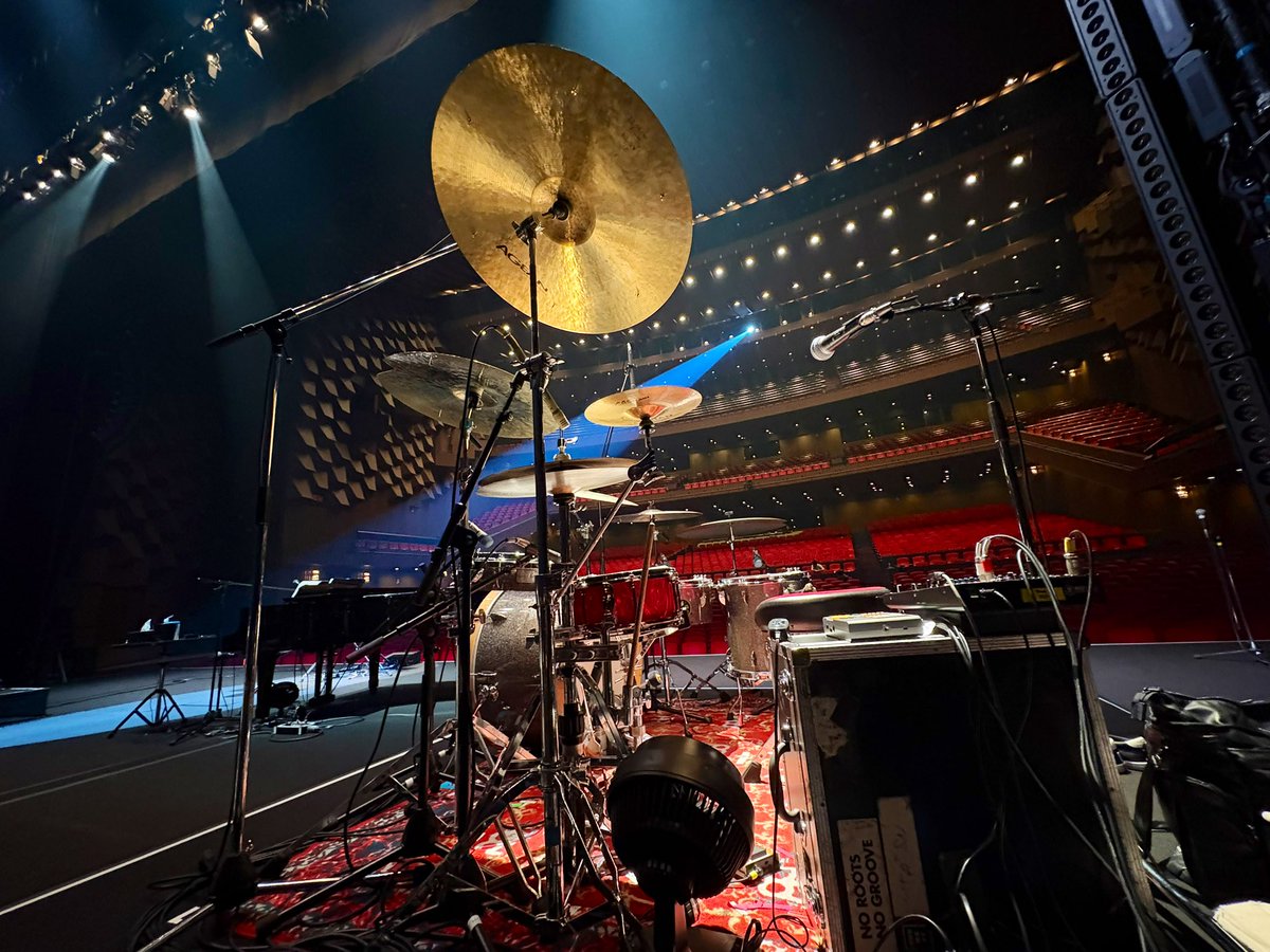 「アンジェラ・アキ Tour 2025 -Eleven-」
at 大阪フェスティバルホール
angela-aki.online