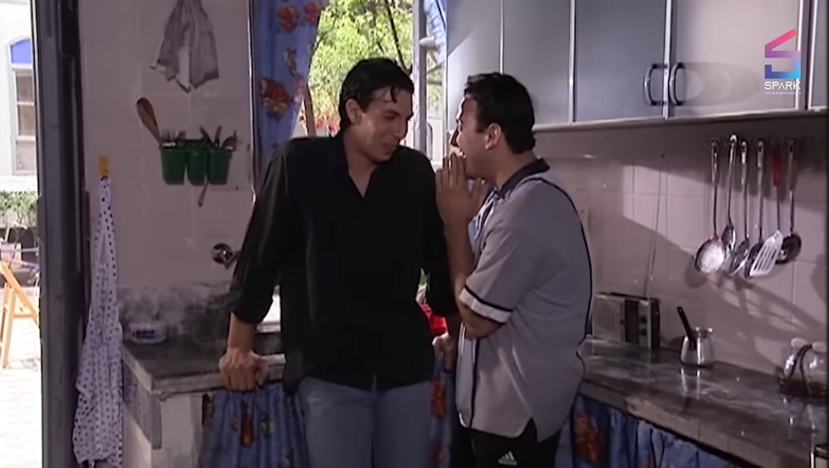 مافيه مكان يقدرون يسولفون فيه إلا المطبخ 😂