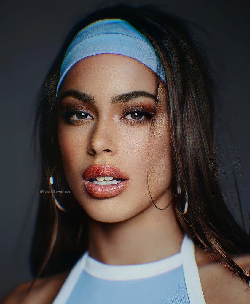 Que suerte tiene Tini,no le toco pasar un China Suarez con mil locos en las redes que la hostiguen  con los inventos de Yanina Cacatua Latorre.