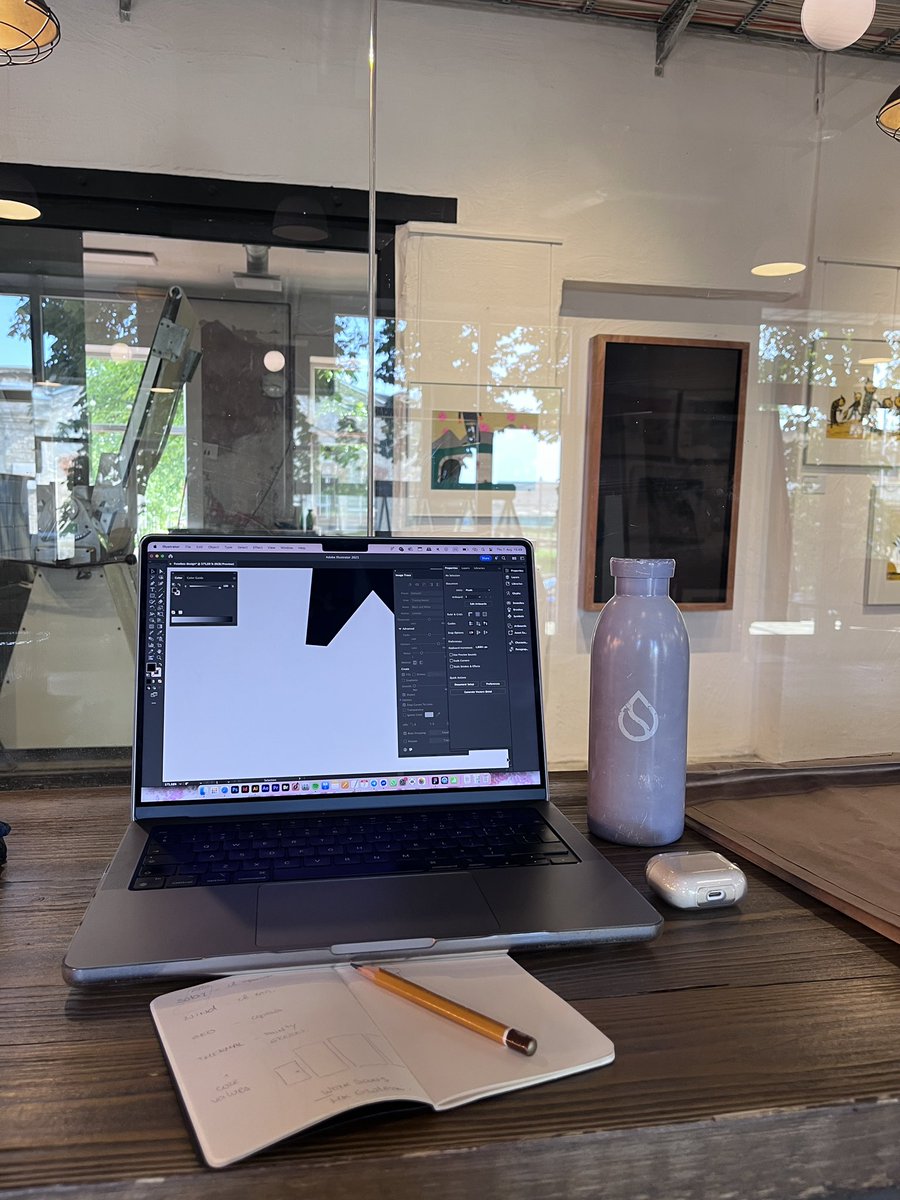 luba_looove's tweet photo. workplace for today 🐝 
how do you take notes on meetings? paper or screen? https://t.co/RNTB6tfjYY