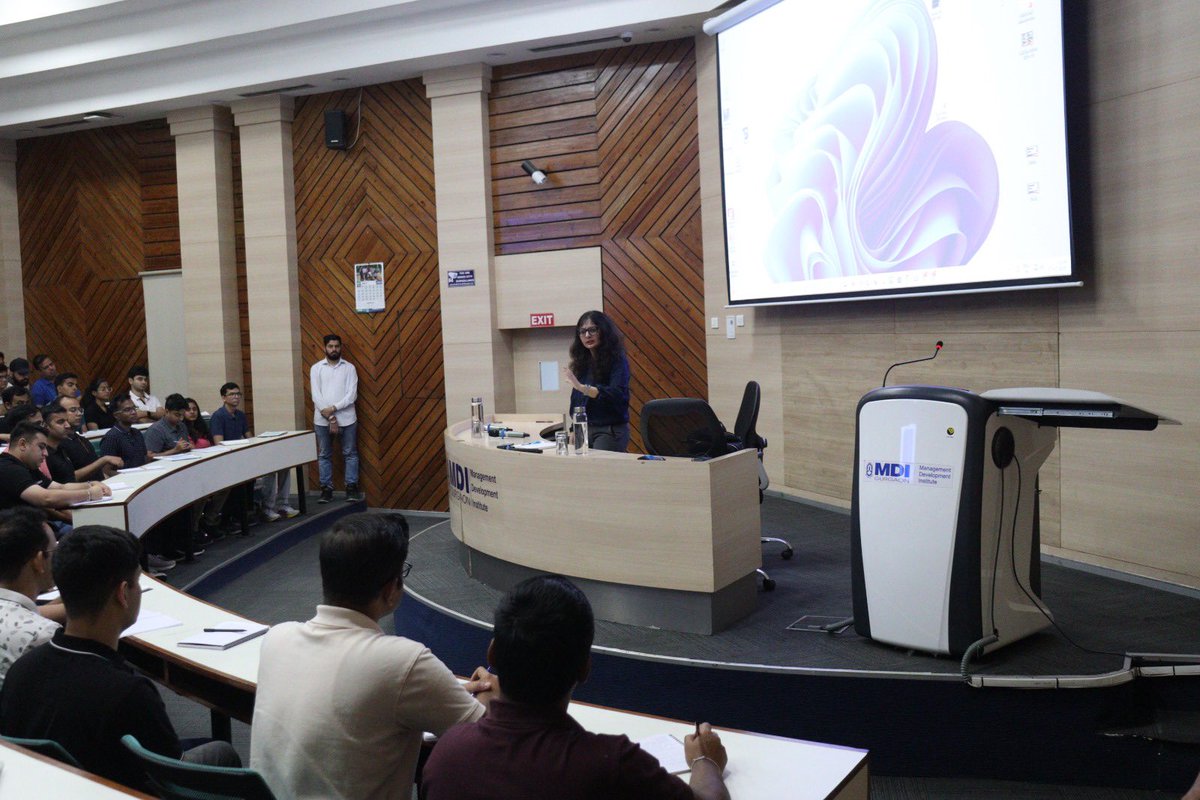 MDIGurgaon's tweet image. A wave of inspiration swept through MDI Gurgaon as Uma Natarajan, AVP at Darwinbox, led an engaging Incendo session on product management, bridging the gap between academia and industry, and empowering students with real-world insights on innovation and strategy.

#darwinbox