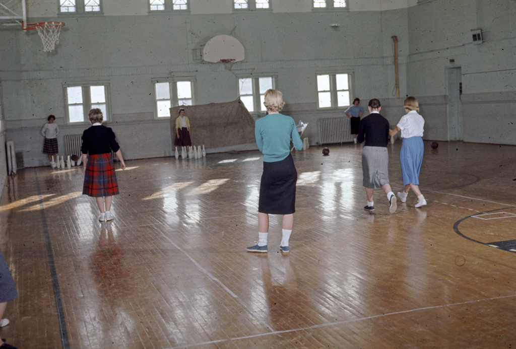 Today's #TBT is a 1960 physical education bowling class.