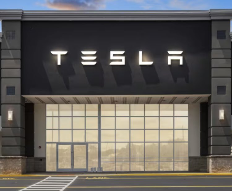 EstherRebers's tweet image. This Saturday August 9th @Tesla Liverpool will be officially opened!🎉
Everyone is invited to be there from 11.00-16.00.
On site tours will be given and you can test drive the upgraded Model 3 and new Model Y.
Great work Tesla UK!🇬🇧
@teslaeurope