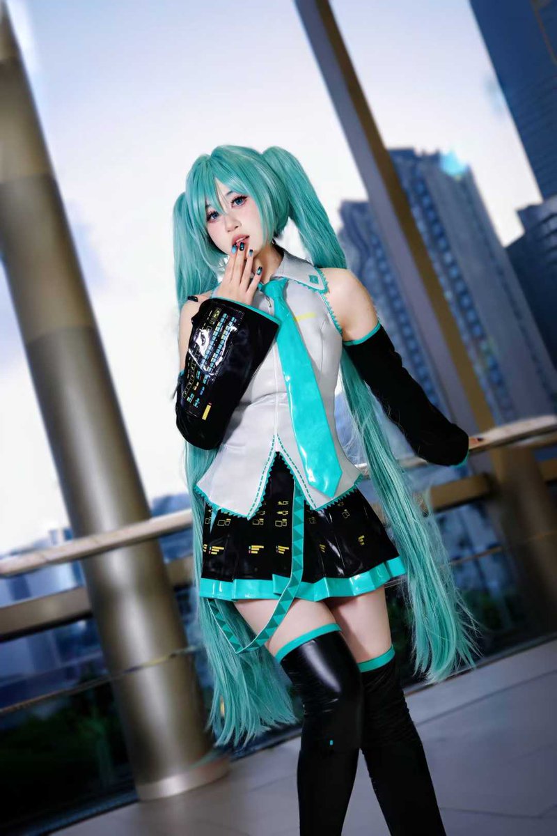 可以在30多度的天气穿皮衣去漫展，感觉自己太牛了，以后没什么可以打败我了 <a href="/Crypto_Yulia/">Yulia 疯狂赚钱版 💎✋🏻</a>