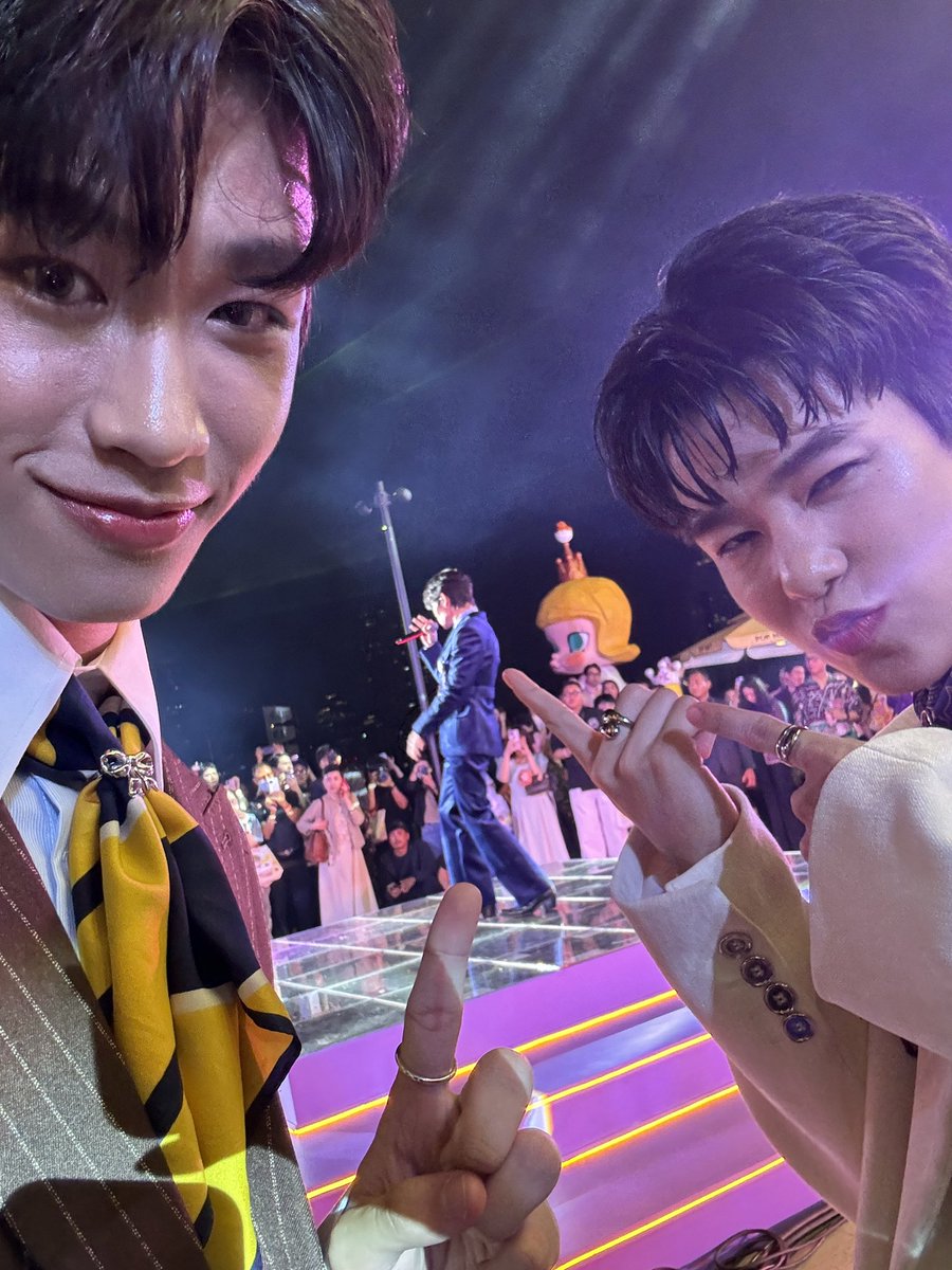 p_poph_s's tweet photo. ทุกคน ผมได้ดูDum Dumด้วยตาเนื้อแล้ว ㅠㅠ
#POPMARTXKritPhop
#krmjtc @krmjtc
#ppophs @p_poph_s https://t.co/sgHY8nGL0p
