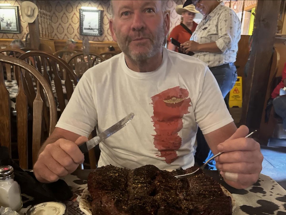 If I can get a couple desserts down him can you throw in some shirts for the kids?

72oz steaks from thebigtexan 

#thebigtexan #72ozsteak #ruck #forcerecon #greenberet #wetandsandy