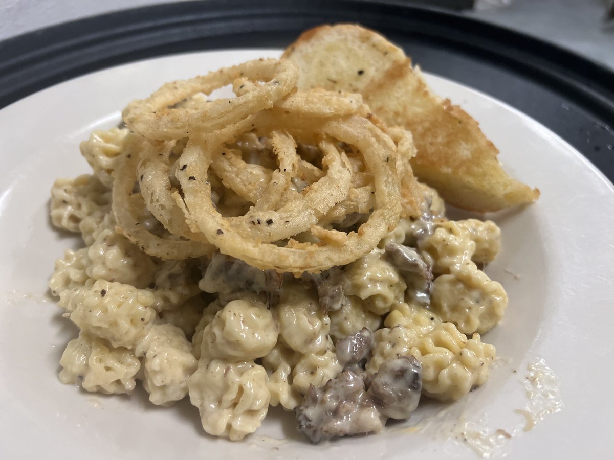 stewarts2C's tweet photo. Another one of our new menu items, radiatore pasta, tossed in our 3 cheese blend with chopped, smoked brisket and fried onion strings. It’s a hit! https://t.co/Iz1Ods7Ivq