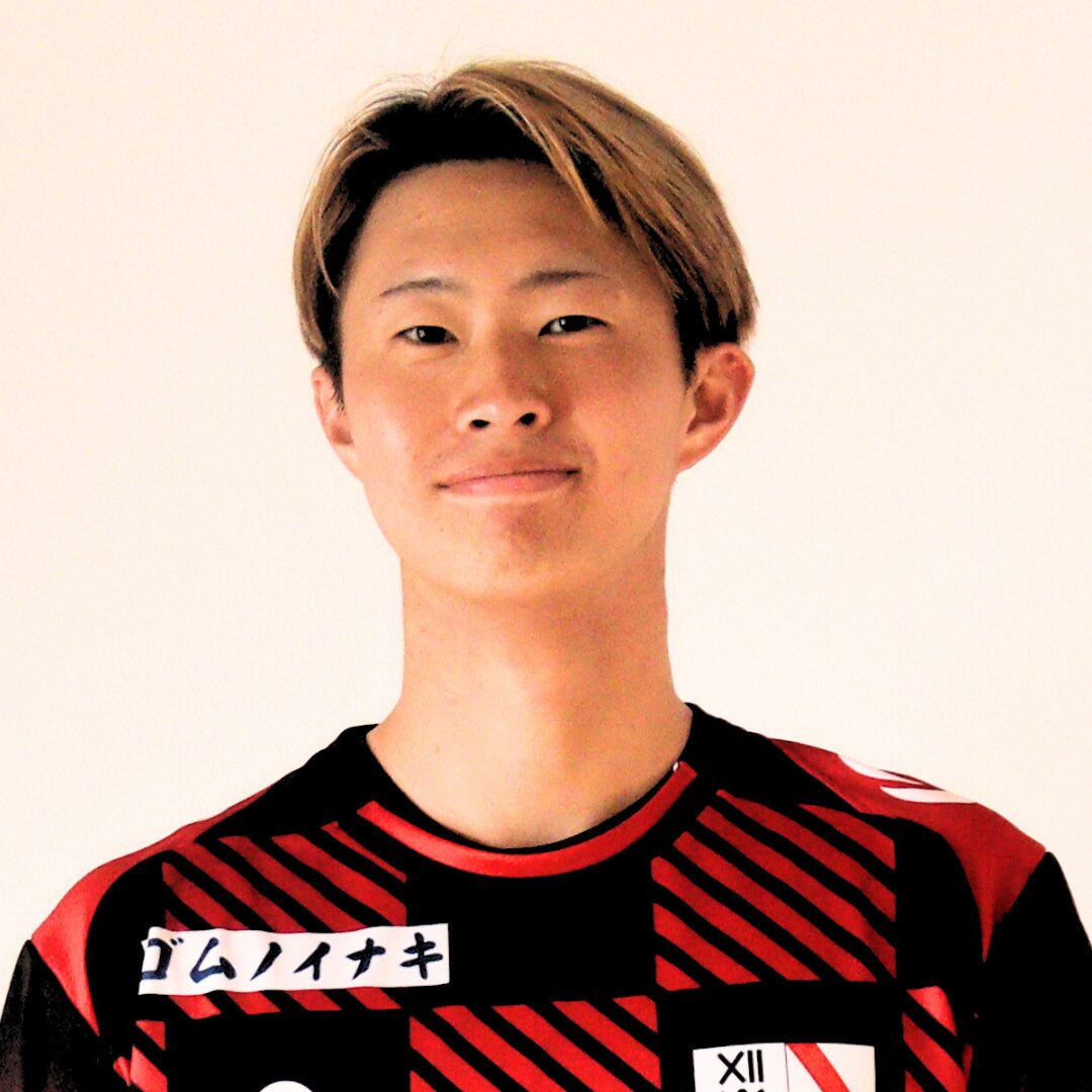 23.斉藤佑弥(サイトウユウヤ)
前に奪いに行けるまっすぐな人。縦パスに対して反応の速さと粘り強さでボールを奪えるCB。手足のリーチを活かしてシュートブロックができる。ヘディングの打点が高い。何かを伝えられた時に、まずはトライしてみる素直さがある。髪の毛もまっすぐ。
#FC刈谷選手紹介