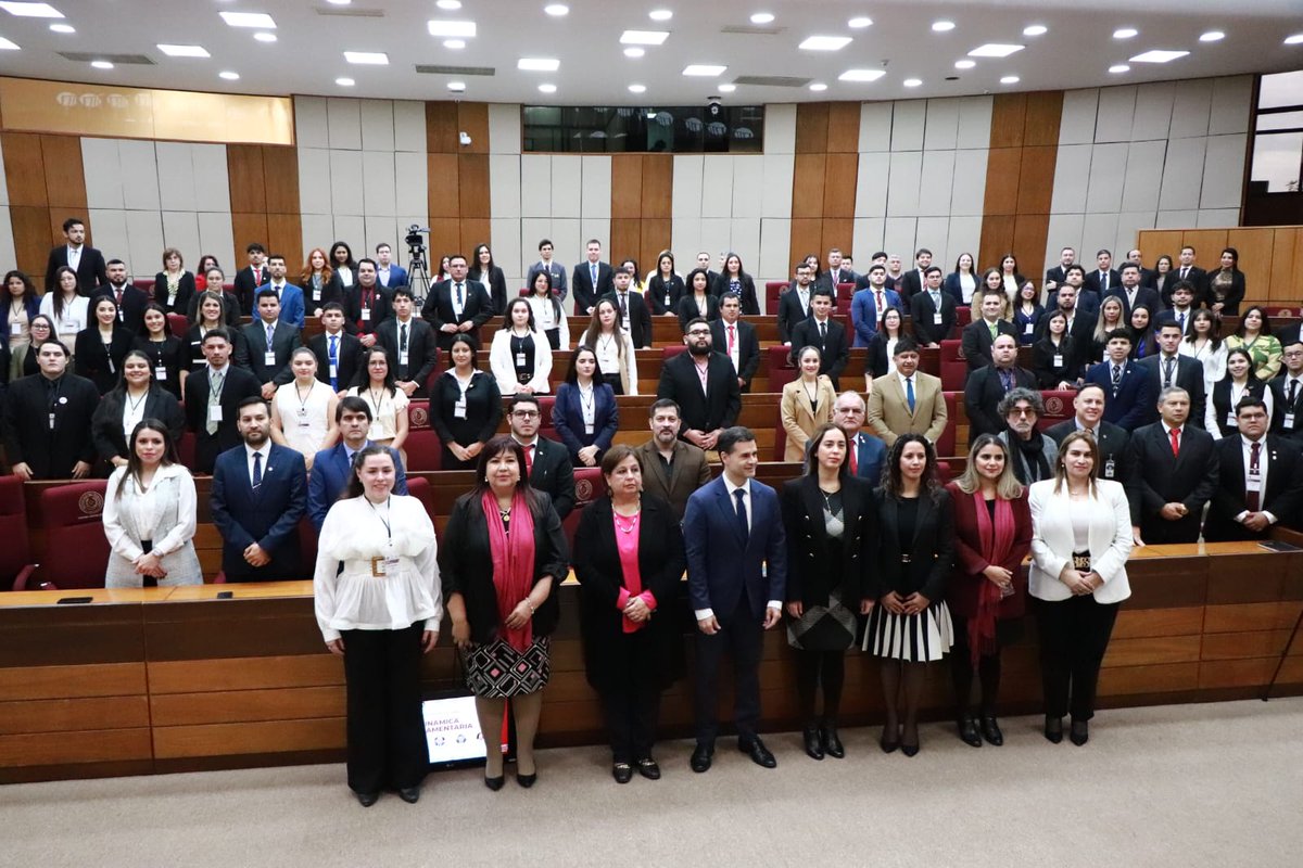 Con la participación de la senadora <a href="/esperanza_py/">Esperanza Martinez</a> y la rectora de la <a href="/una_py/">Universidad Nacional de Asunción</a>, Dra Zully Vera <a href="/ZULLYVERAUNA/">Prof. Dra. Zully Vera</a>, se llevó a cabo el panel Político sobre Dinámica Parlamentaria, organizado por la Academia Legislativa <a href="/AcademiaHCS/">Academia Legislativa</a>

📍Sala de sesiones del Congreso Nacional, 1er. piso