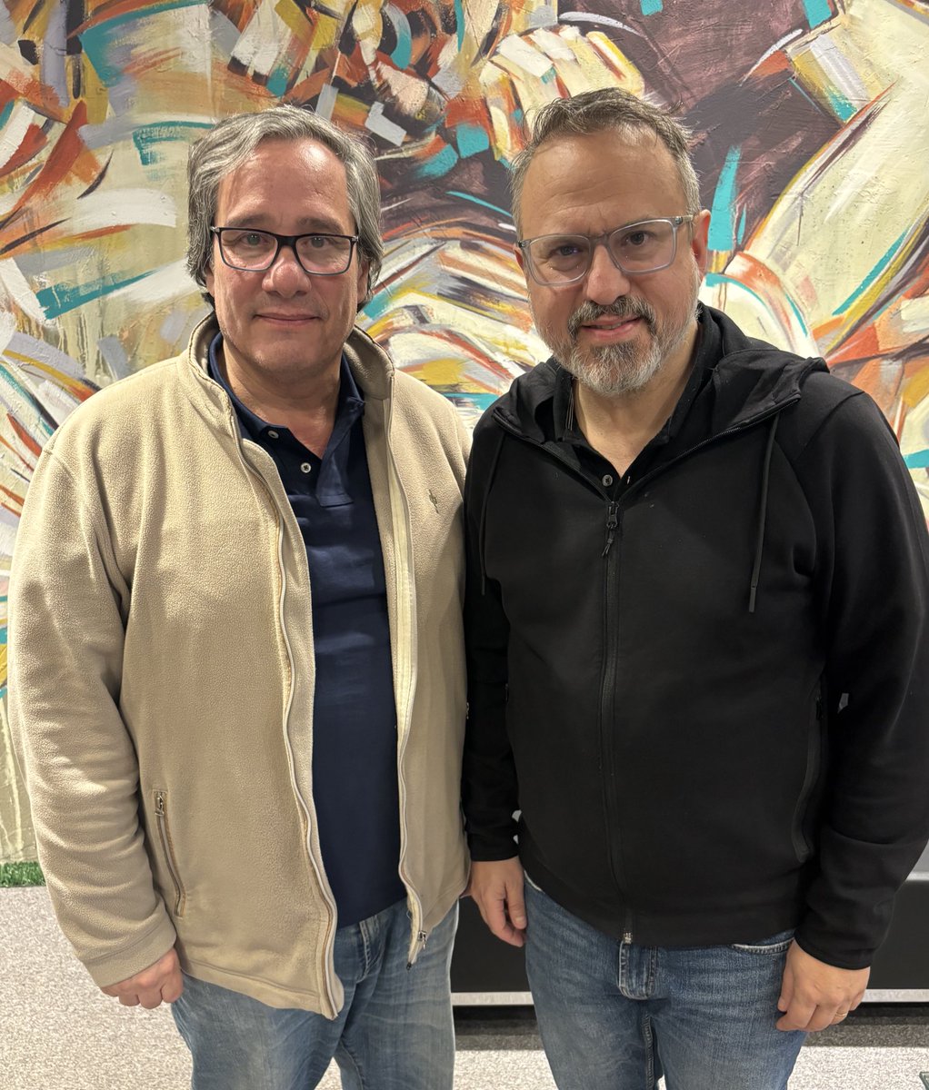 Con <a href="/luispalominook/">Luis A. Palomino</a> en Caseros, repasando las transformaciones que hicimos en Tres de Febrero y las que queremos hacer en la Provincia. Me acompaña en la lista de <a href="/LLAenPBA/">La Libertad Avanza - Provincia de Buenos Aires</a> para el Senado y en el trabajo político con los vecinos de Vicente López.