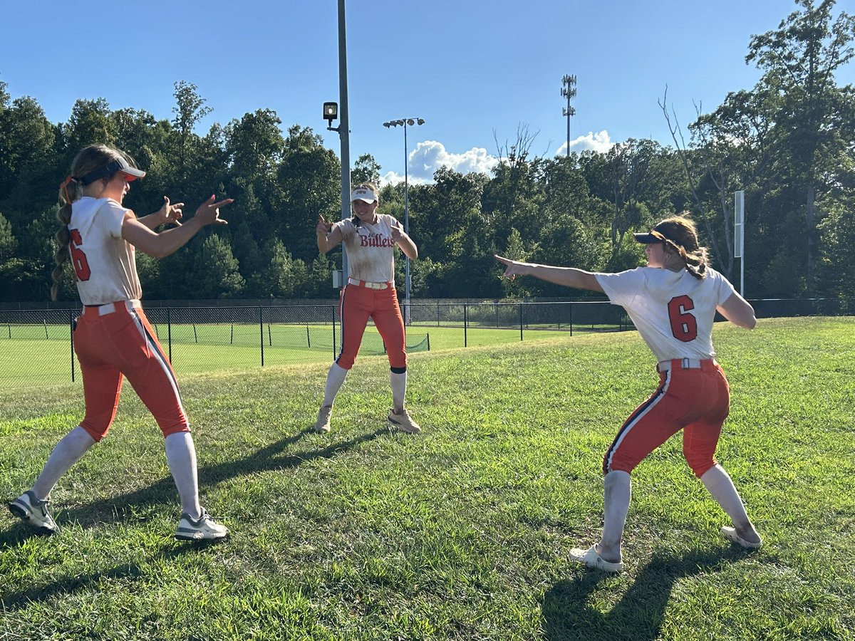 cstinson_9's tweet photo. My final year of travel ball came to an end at Alliance Nationals. Grateful to be a part of my EC Bullets Morris team these last 2 yrs! Thankful for @CoachMorrisR Coach Scott, Coach @Jordan7Morris Coach Presley and for these awesome friendships!
@SarahGreen2025 @katiemaemurphy https://t.co/jgsroEuXcp