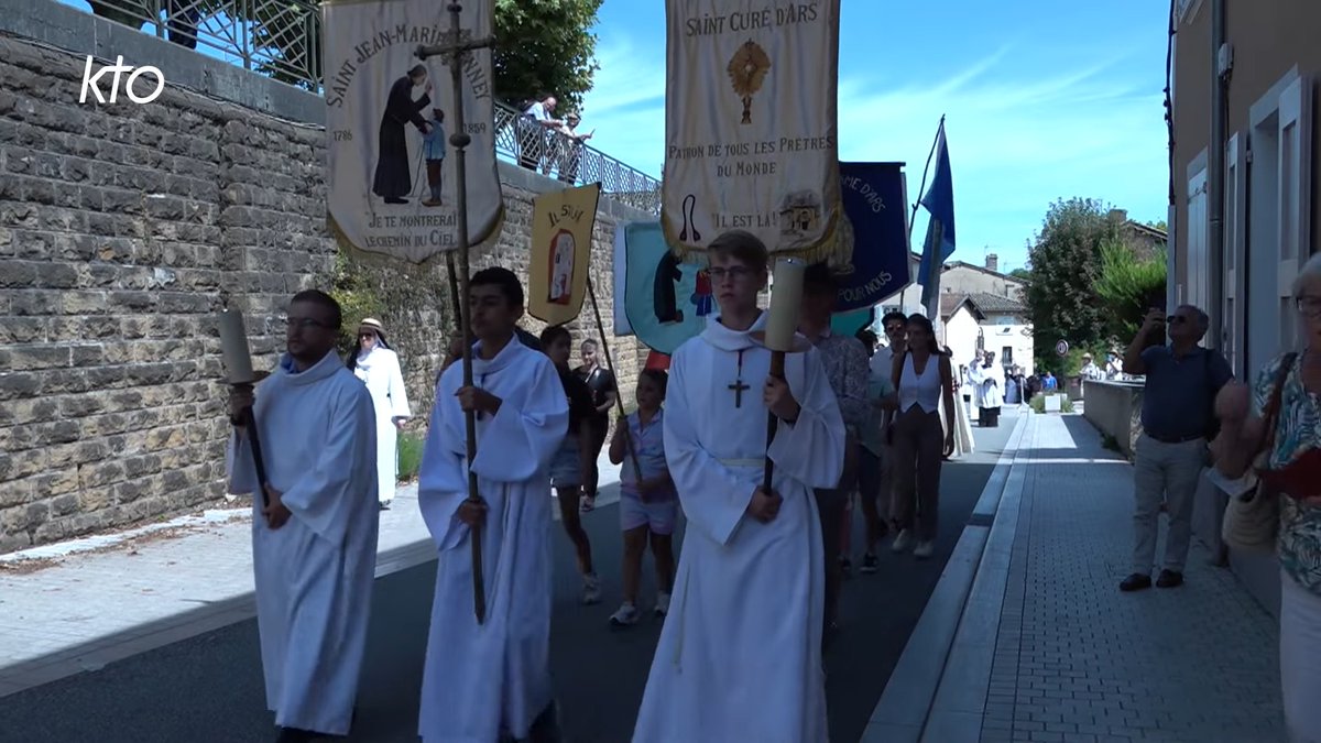KTOTV's tweet image. Pour les 100 ans de la canonisation de st Jean-Marie Vianney, le sanctuaire d’#Ars-sur-Formans (Ain) a organisé un jubilé pour les #prêtres et les #curés. Un moment de prière et de partage autour du « patron de tous les curés de l’Univers ».

👉Reportage : youtu.be/FNZaXMq5-Qo