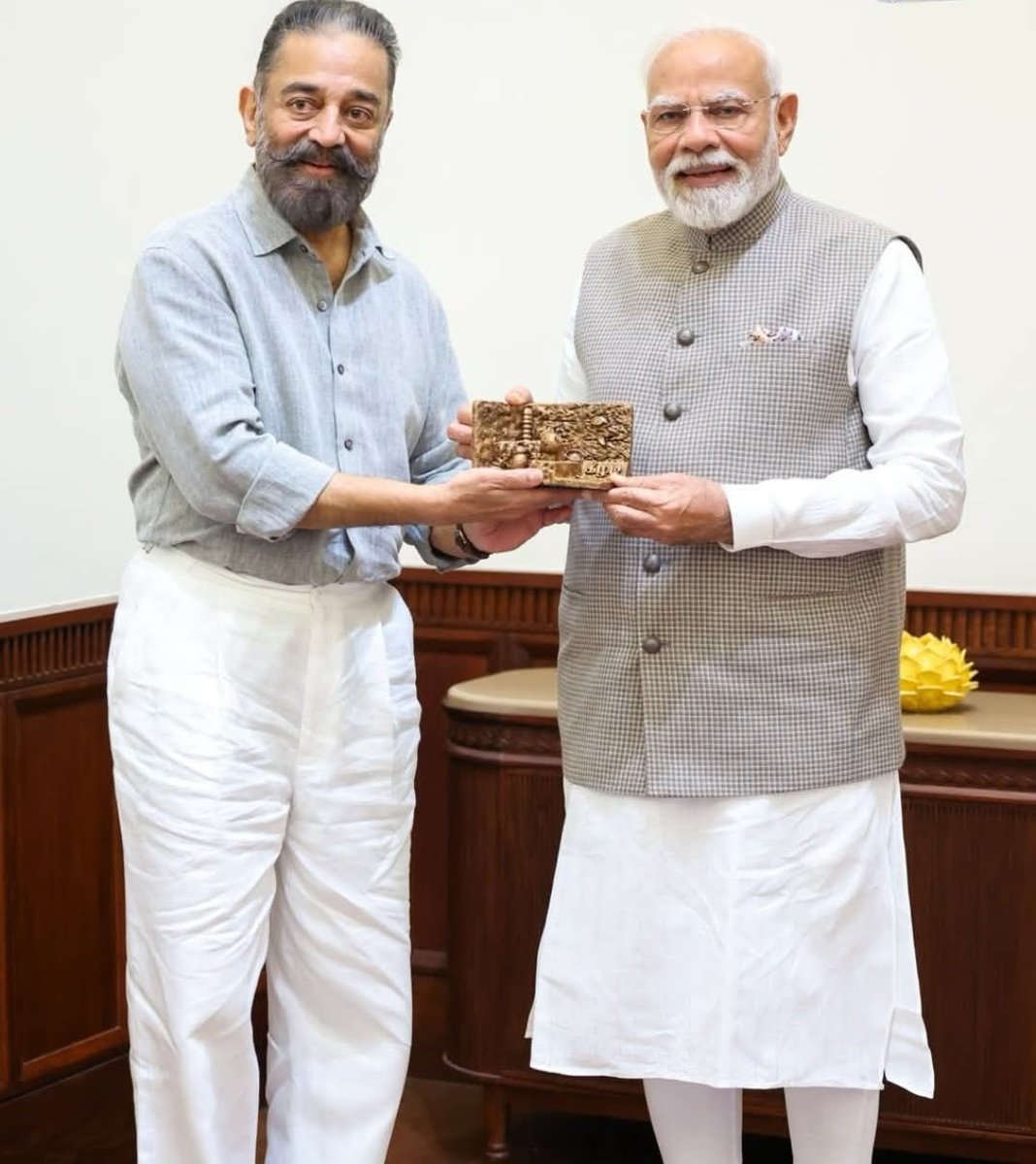 Dalipsingh0018's tweet image. अभिनेता कमल हसन ने नरेंद्र मोदी जी की मुलाकात..🔥
क्या इसने भी पार्टी बदली क्या..???
#KamalHaasan𓃵 #PMModiji