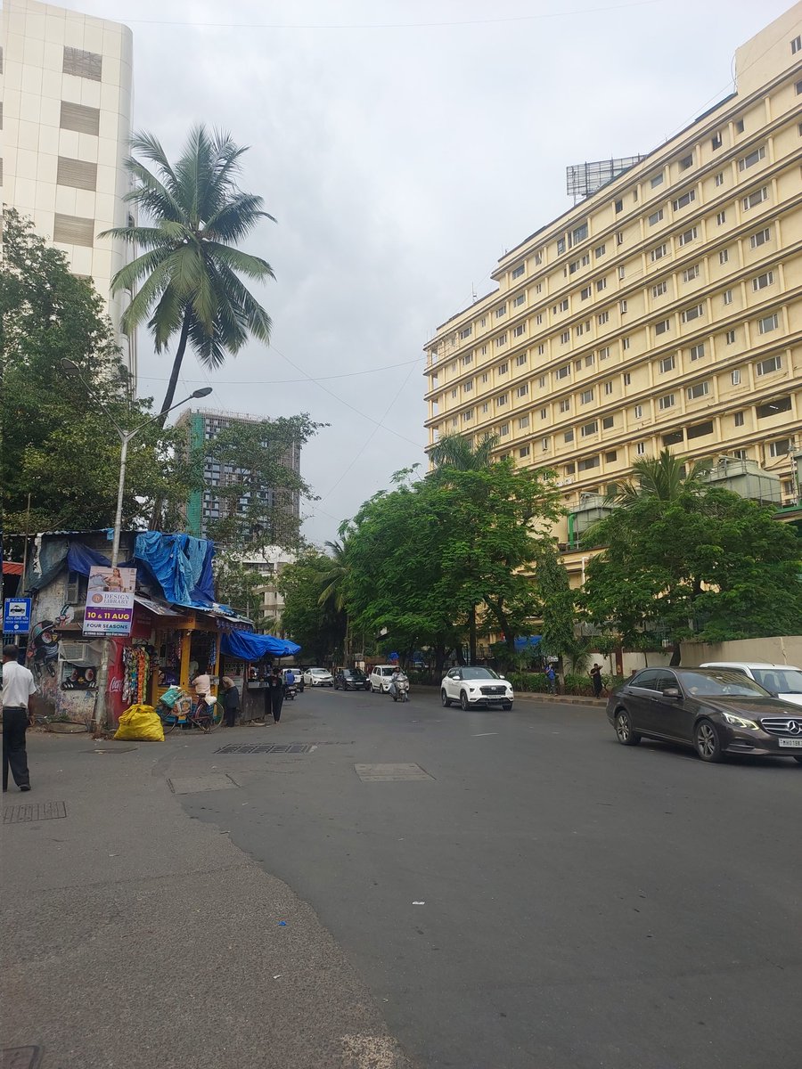 mumbaiwalking's tweet image. Where once was the shore where my ancestors had fishing stakes. 

Then came the landfilling, then the buildings, and now the towers.

#Bandra