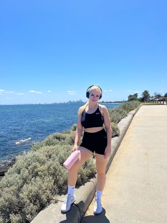 lilly23247's tweet image. &quot;Chasing sunshine and goals ☀️🎧💪🌊 #CoastalVibes #WorkoutMode&quot;

🖤💦🌿💖