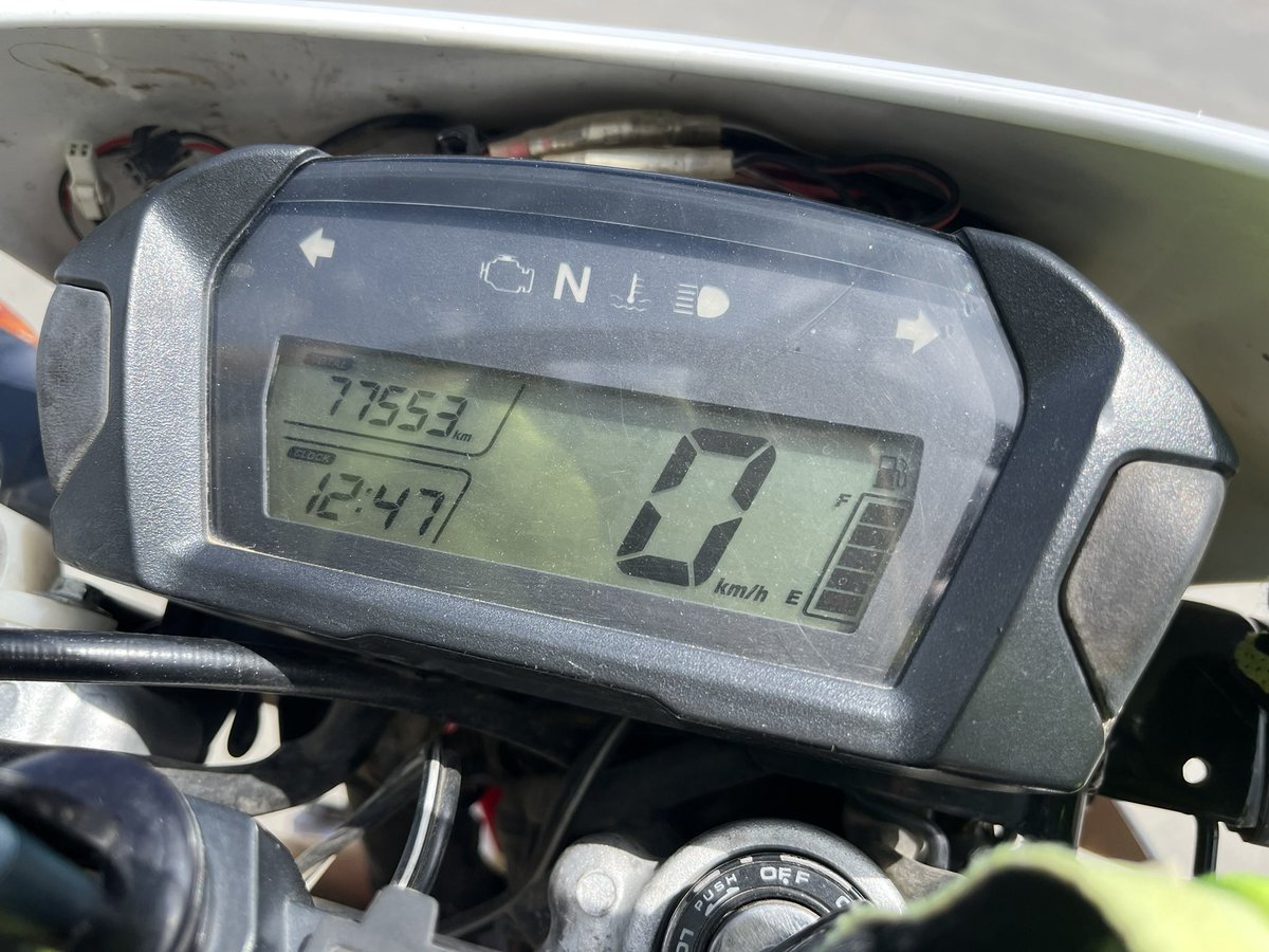 ytsukui's tweet photo. CRF77553走行6日目314km
舗装路をダランザドガドまで
３年前と違って街に活気がある
新しいホテルもいくつかできていた！
定宿だったゴビサンズはコロナ禍から復活できず。1FのモビコムでSIMを追加購入15GB
夕食は新しくみつけた和食屋？サキハンラウンジでチキンカレーとカリフォルニアロール https://t.co/yVi9NGaRYG