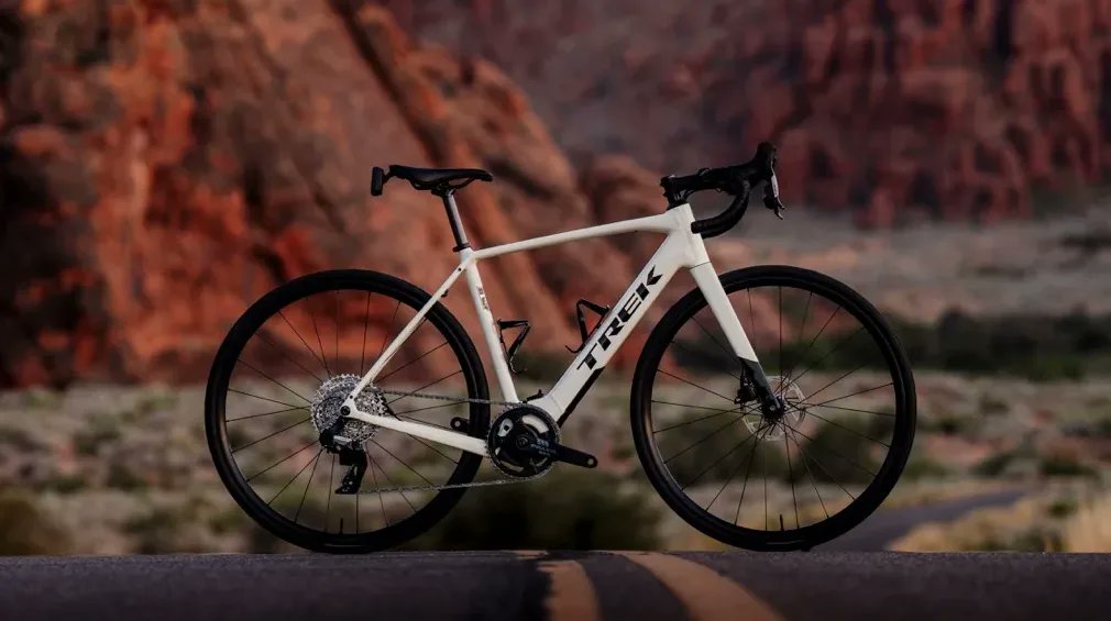 All New Trek Domane+ ALR eRoad Bike Combines New Motor with Low-Impact Aluminum Frame bikerumor.com/all-new-trek-d…