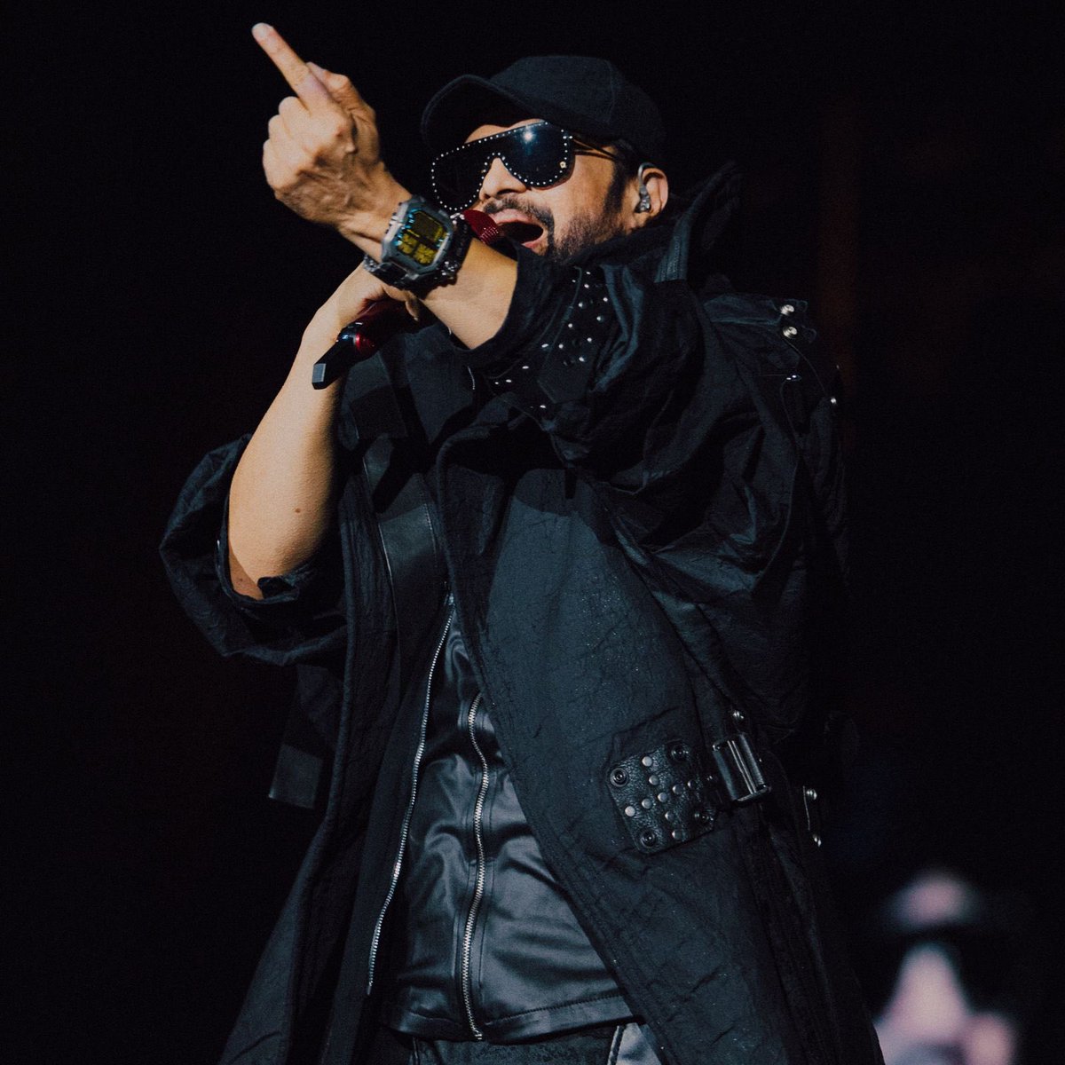 BIG ACHIEVEMENT – HIMESH RESHAMMIYA GOES GLOBAL… The #HitMachine #HimeshReshammiya takes #India to the global stage... The man behind countless chartbusters has earned a historic spot on #Bloomberg's list of the world's most influential pop stars.

And that's not all –