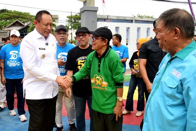 Gubernur Tantang Alumni SMAN 3 Gorontalo Donor Seribu Kantong Darah

berita.gorontaloprov.go.id/2025/08/07/gub…