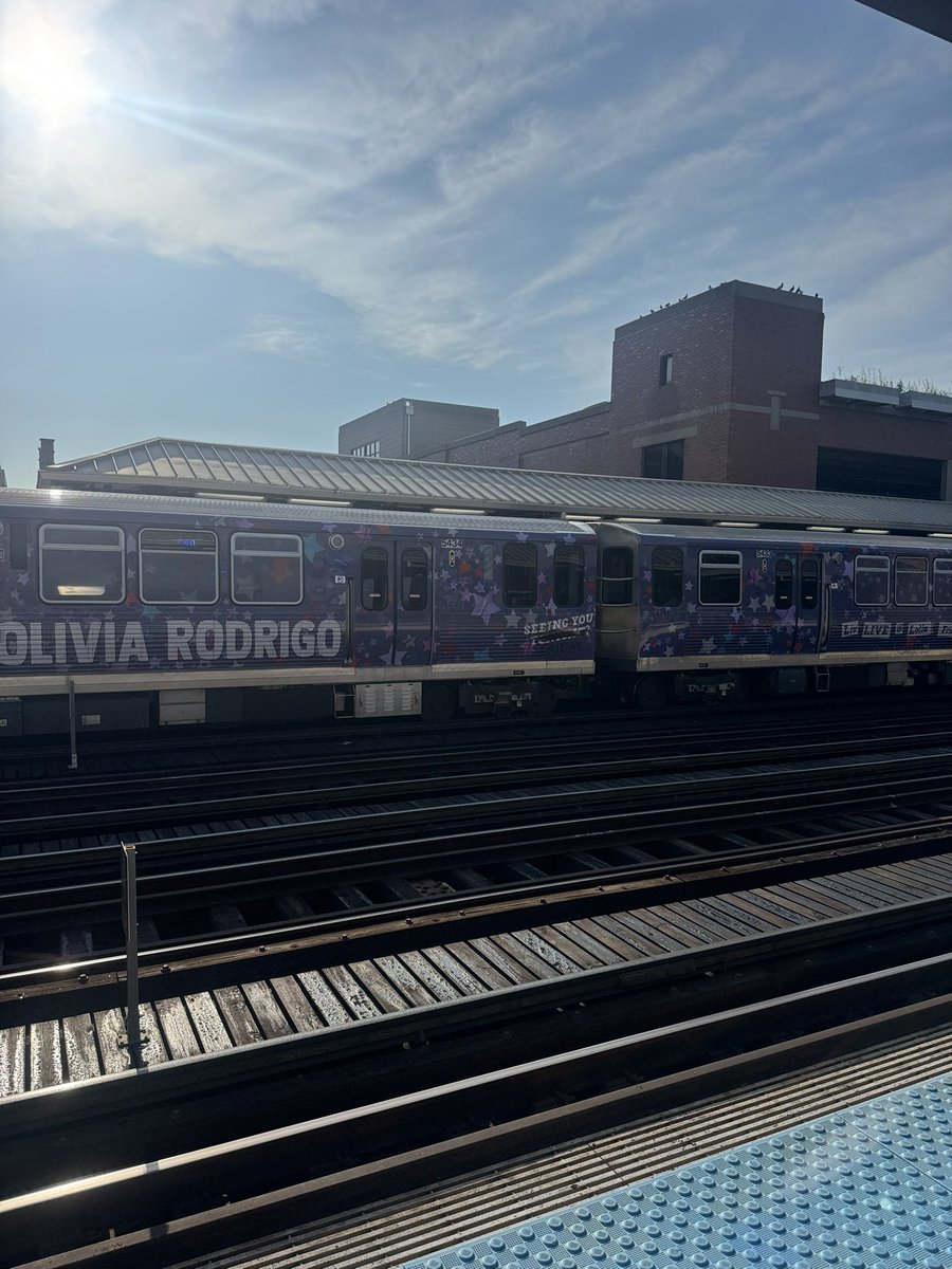 nice to know the chicago trains are still at the restaurant as well