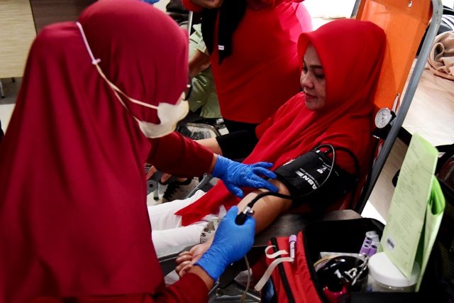Pemprov dan PMI Gorontalo Gelar Donor Darah Merdeka

Kegiatan yang bertajuk Donor Darah Merdeka mengangkat tema “PNS Nyumbang Darah, PPPK Nyambung Nyawa”.

berita.gorontaloprov.go.id/2025/08/07/pem…