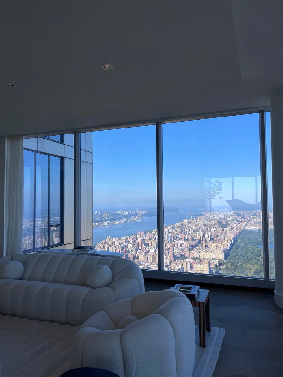 Maybe it's my next goal!
I declare Central Park Tower the most luxurious and stunning luxury residence in New York City!🏬
The views from the upper floors are as stunning as those from a helicopter.
The views from the upper floors are as stunning as those from a helicopter.