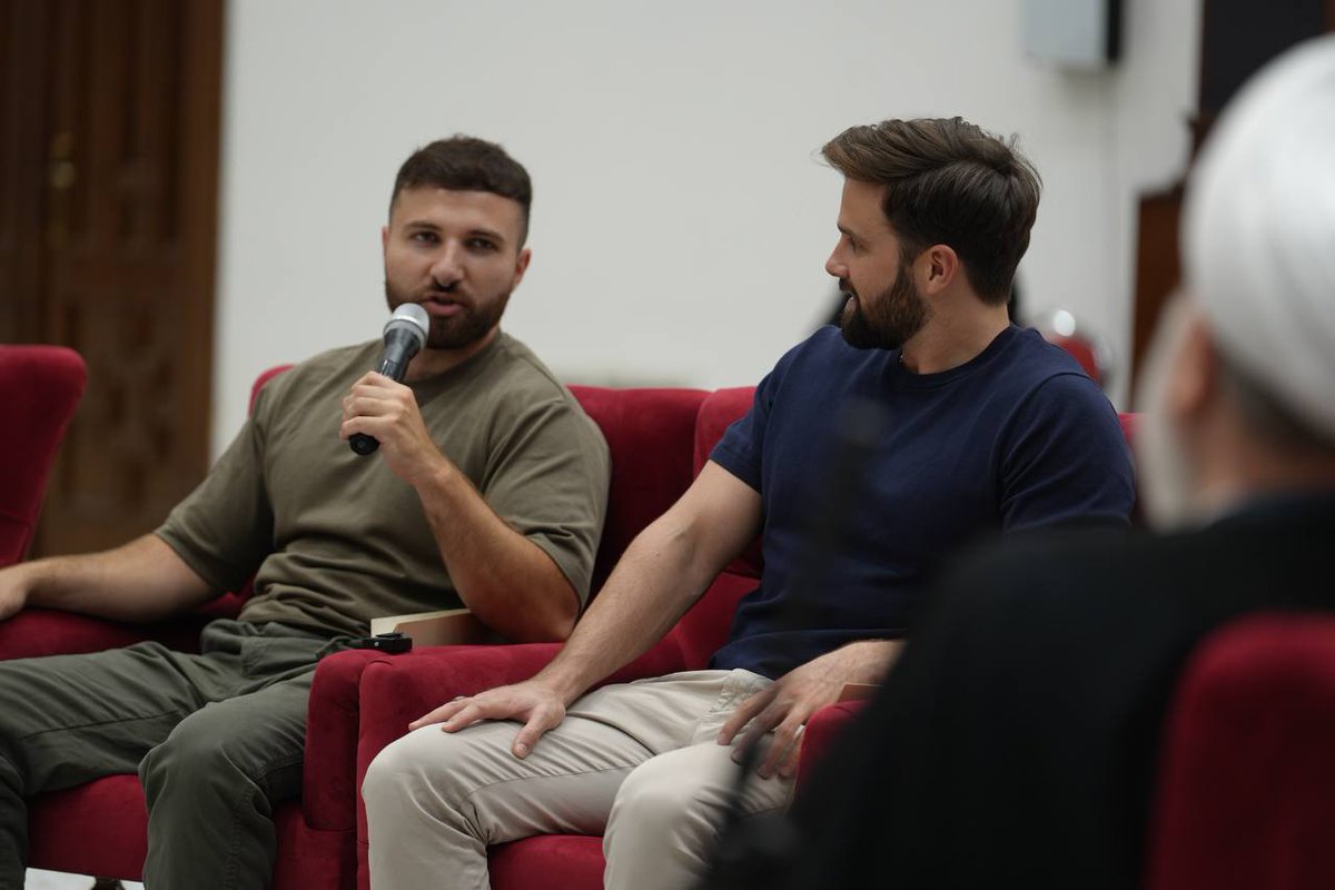 🇮🇶 It was a great honor to meet Sheikh Humam Hamoudi on behalf of the American Communist Party, to discuss the situation in the region.

On the occasion of the Arbaeen, we reflected upon the universal values represented by Husayn's martyrdom, which transcends time, nations, and