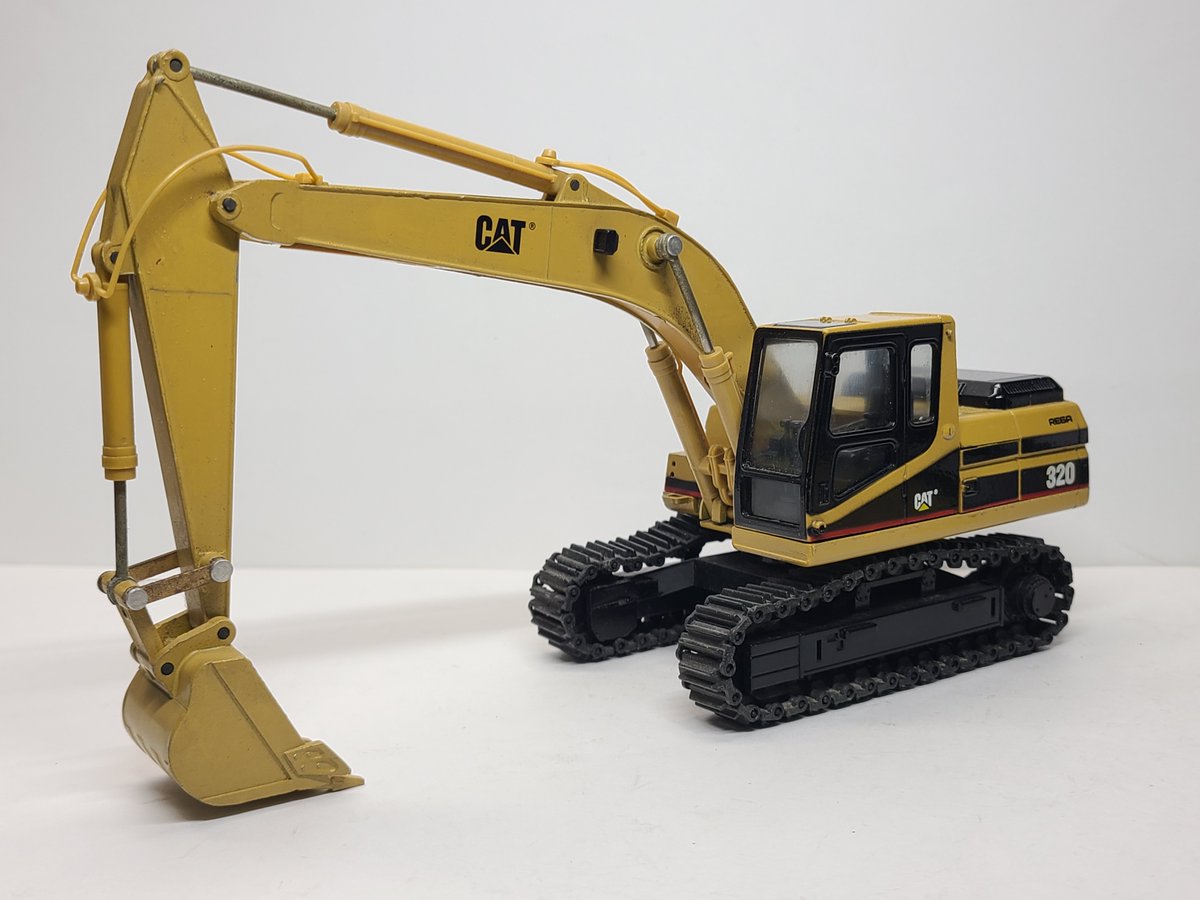 REGA CAT 320 ショベルカー　キャタピラー　1/40 ぽてと on X: 
