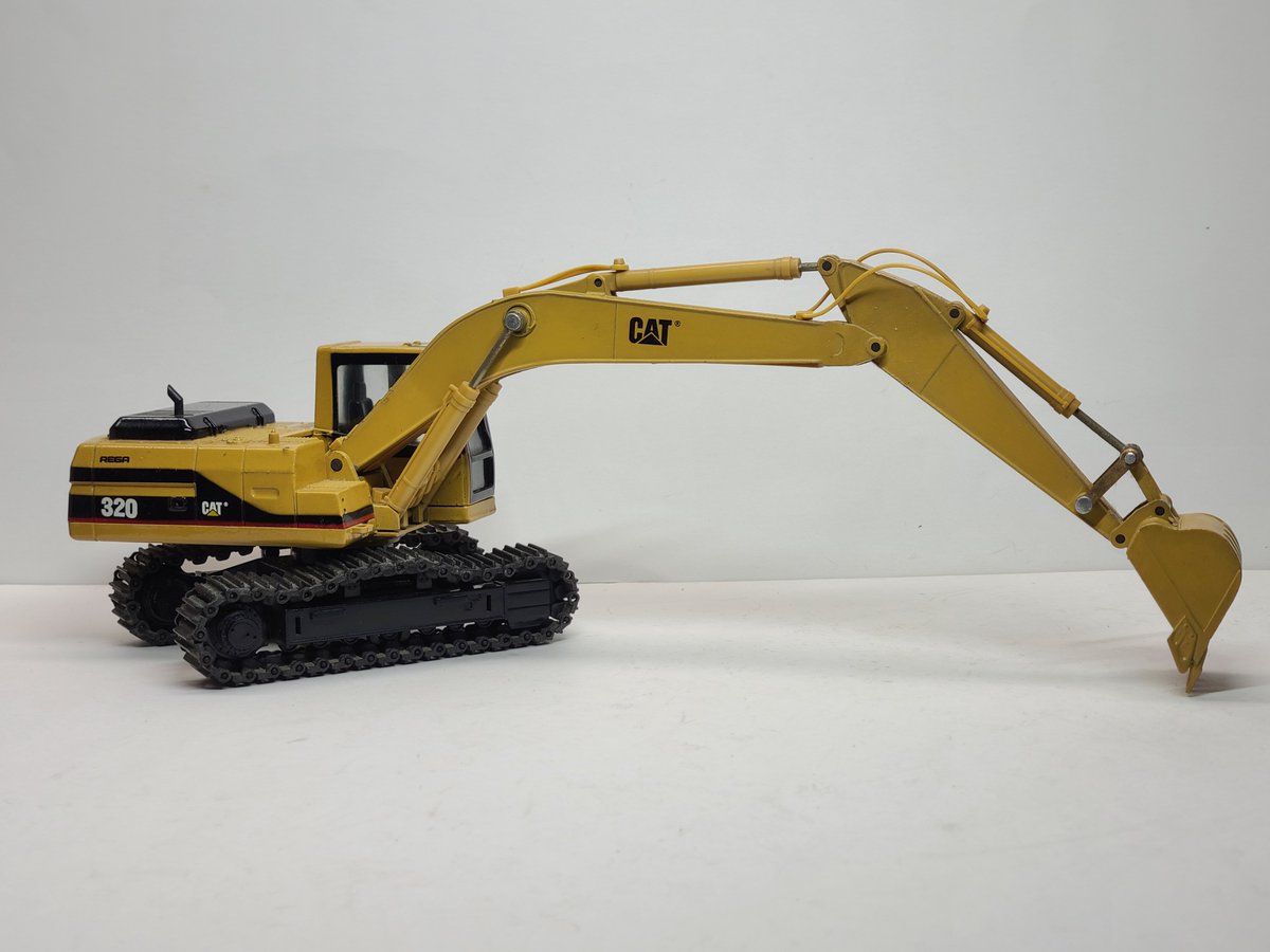 REGA CAT 320 ショベルカー　キャタピラー　1/40 ぽてと on X: 