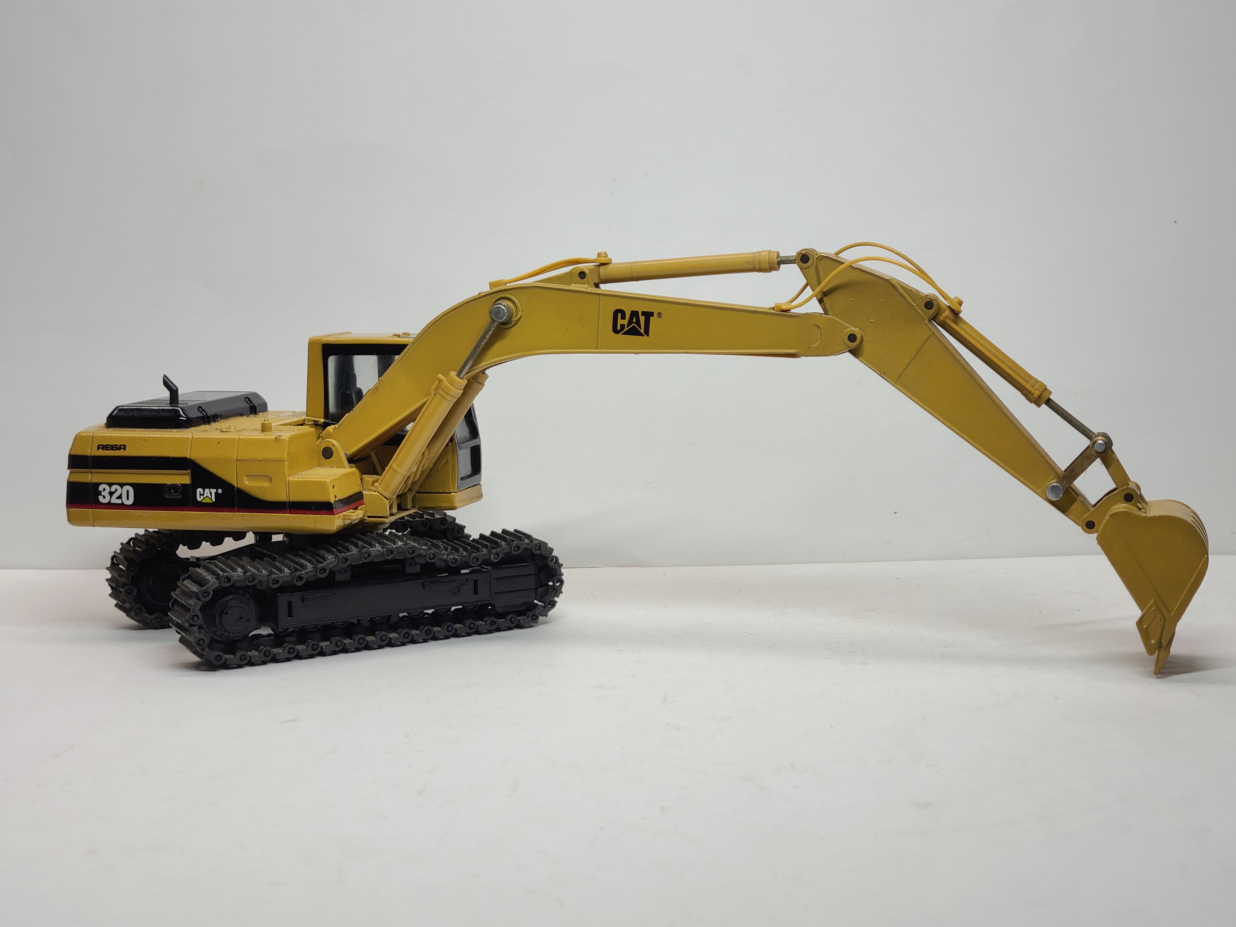 REGA CAT 320 ショベルカー　キャタピラー　1/40 ぽてと on X: 