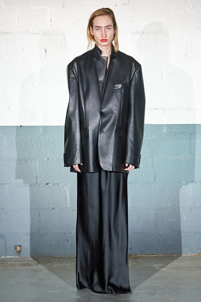 muglerize's tweet photo. “gender appropriations and the pronouns”

the ever-inclusive rihanna wearing a vetements f/w 2020 leather blazer on the red carpet for her ‘savage x fenty vol. 2’ show https://t.co/ZJvNKprQXA