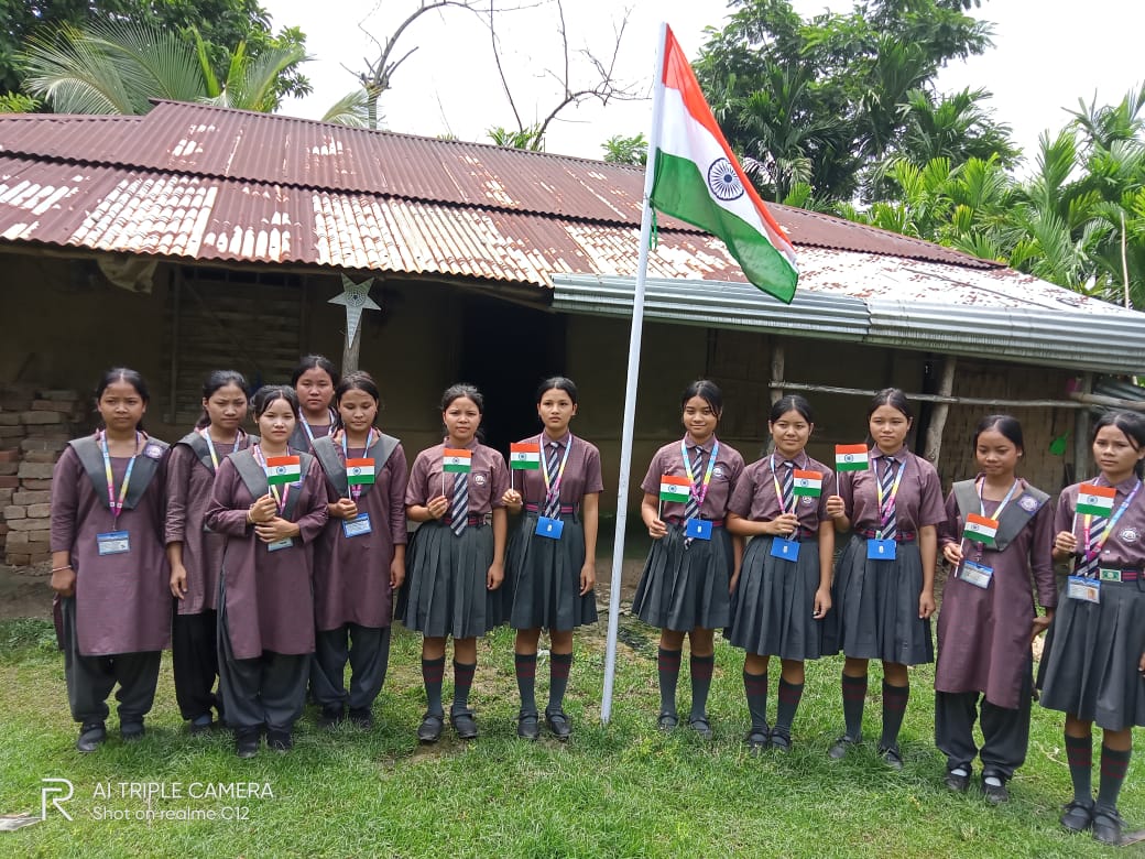 NorthDeo's tweet photo. North Tripura celebrates the Har Ghar Tiranga campaign with vibrant activities by school students, including Titanga Rangoli, Tiranga Wall, Selfie Point, and Tiranga Rakhi - all honoring the spirit of the national flag. 
#HarGharTiranga #AzadiKaAmritMahotsav #NorthTripura https://t.co/vhRo2ZW4Hk
