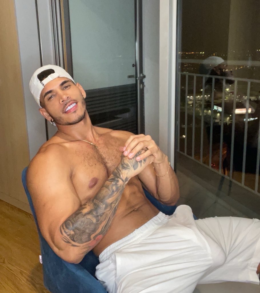 F*ck it. I'm sending my nudyz to everyone who types 'pls'