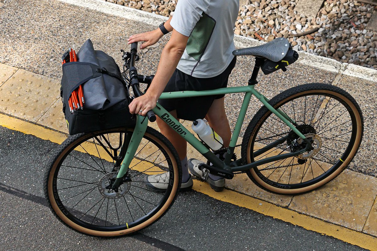 Apidura Goes Pizza Rack-Packing with New Expedition Front Rack Pack Bags bikerumor.com/apidura-goes-p…