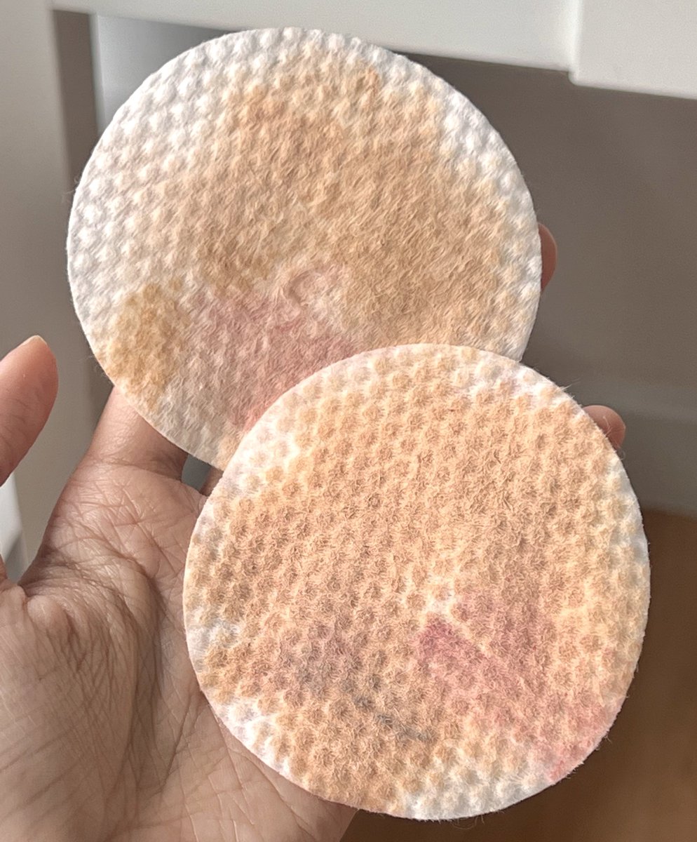 ในที่สุด bybo ก็ทำไซส์พกพาแล้ว 
-คลีนซิ่งแพดที่ง่ายและสะดวกที่สุด 
-อ่อนโยน ไม่แสบตา 
-เช็ดสะอาดมาก ไม่อุดตัน
-ปลอบประโลมผิว ลดรอยแดง
-ลดการเกิดสิวด้วย
-เช็ดเสร็จหน้ายังนุ่มมมอยู่เลย

ตอนนี้ 20 แผ่น 88 บาท
ตกแผ่นละ 4.4 บาทเอง คุ้มเกินนนไปกด😭