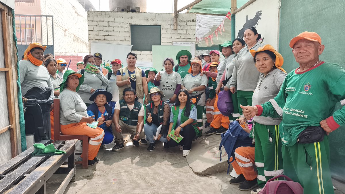 🤚🏻 ¡𝐓𝐨𝐝𝐨𝐬 𝐣𝐮𝐧𝐭𝐨𝐬 𝐜𝐨𝐧𝐭𝐫𝐚 𝐞𝐥 𝐝𝐞𝐧𝐠𝐮𝐞! 🦟

#Dengue | 🙋🏻‍♂️ Con el objetivo de concientizar a nuestros trabajadores, se realizó una charla de sensibilización contra el dengue al personal de Limpieza Pública de la Municipalidad de Lurigancho-Chosica.