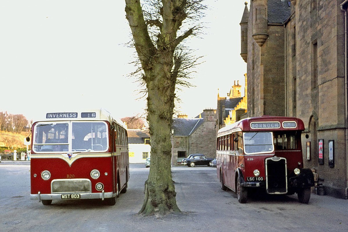 HighlandHistory's tweet image. Two service buses parked outside the Old Jail in #Dornoch, #Sutherland, 1966

[photo: John Sinclair]