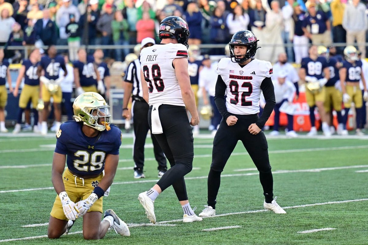 indisputablecfb's tweet image. 🚨 16 DAYS TO COLLEGE FOOTBALL 🚨 

The most memorable upset of 2024, your NIU Huskies waltzed into South Bend and beat the Irish, 16-14. Thomas Hammock and co. with guts, glory, and absolute nails from K Kanon Woodill. Unreal.

Antario Brown: 225 total yds, 1 TD
