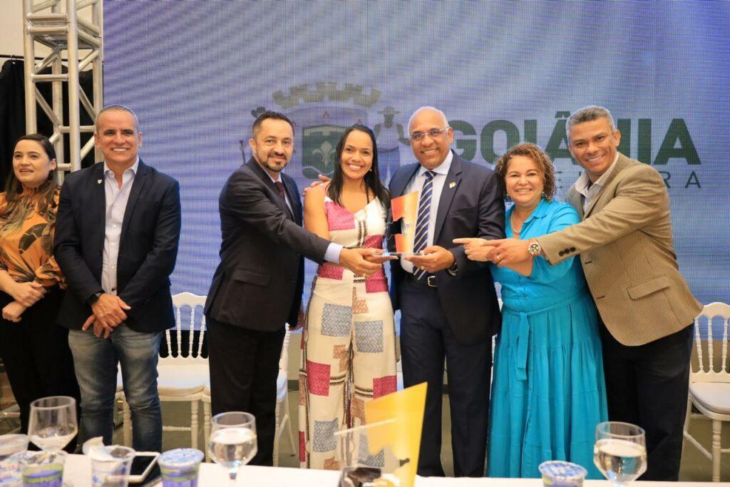 jornal_opopular's tweet photo. Saiba quem é a servidora suspeita de desviar R$ 425 mil da Prefeitura de Goiânia para pagar cartão e compras em farmácia
📲 Leia agora em O Popular: https://t.co/p4bU3XZJEI
#LeiaAgora #OPopular #Goiás #Goiânia #corrupção #devio #polícia https://t.co/XxyUCSWuak