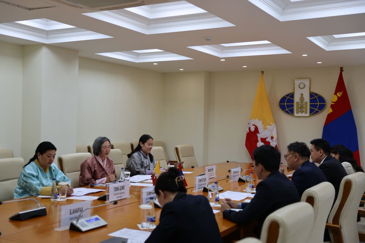 Монгол Улс, Бутаны Хаант Улсын Гадаад харилцааны яам хоорондын анхдугаар зөвлөлдөх уулзалт 2025 оны 8 дугаар сарын 7-ны өдөр Улаанбаатар хотноо зохион байгуулагдав.

🔗gov.mn/mn/news/all/ea…