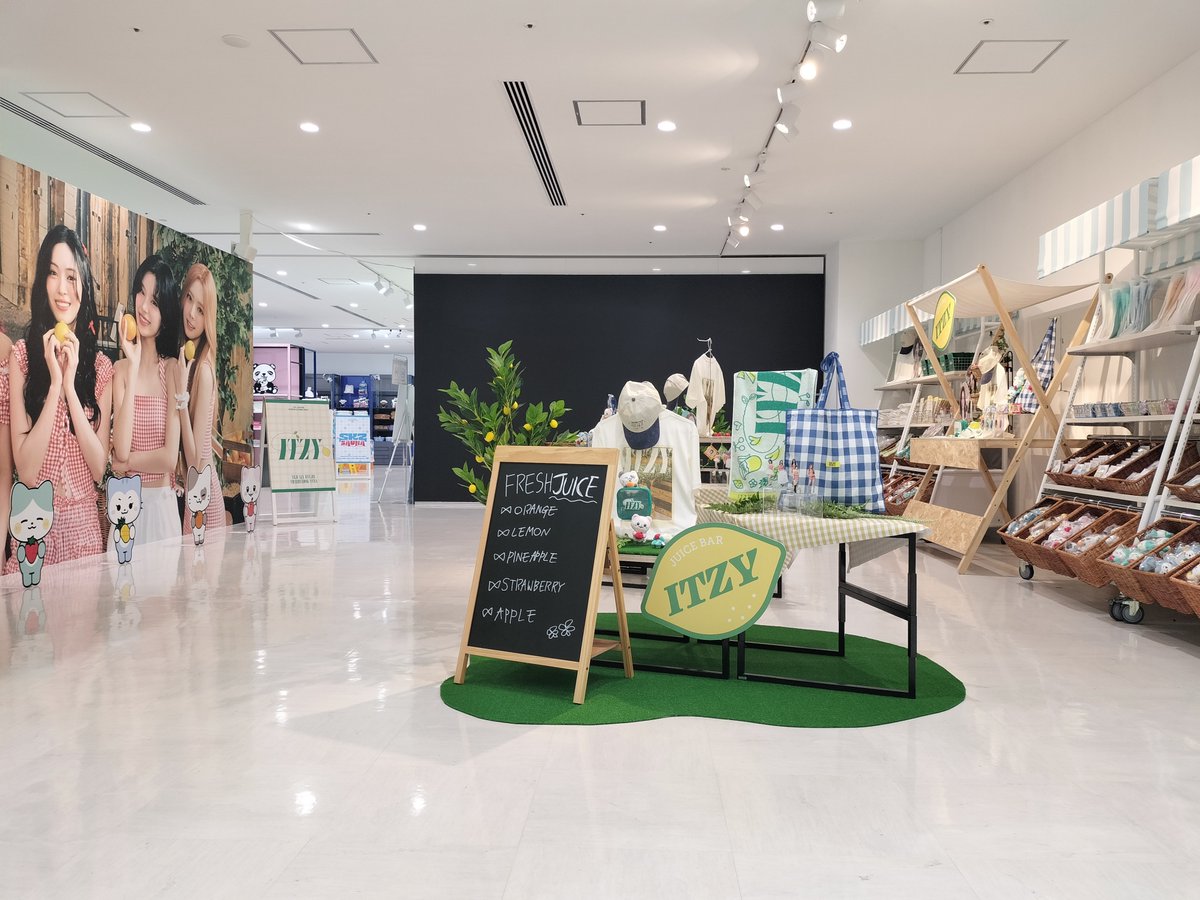“JYP JAPAN POPUP STORE 2025”
本日10:00より店舗がオープンしました！

ご来店お待ちしております🏡✨

#JYP #JYP_JAPAN_POPUP_STORE_2025 #JYPark #Jun_K #NICHKHUN #WOOYOUNG #StrayKids #ITZY