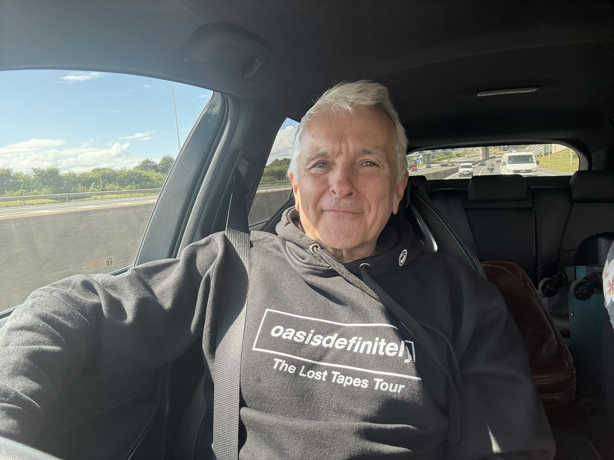 Bye bye Glasgow. You were wonderful. Now on route to Edinburgh. Doors open at 7:30pm and show starts at 8. 

Can’t wait to meet you all and share some Oasis stories. 
#oasisdefinitely #losttapestour #edinburgh