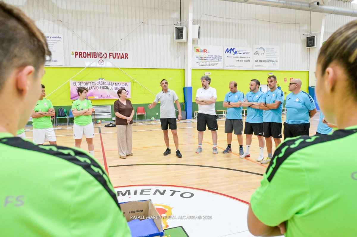 PRETEMPORADA 

Arrancamos una temporada histórica en #PrimeraIberdrola con la máxima ilusión.

Nuestra presidenta Nieves y el alcalde de Chiloeches, Marcos Cascajero, dieron la bienvenida al equipo.

📸 <a href="/deportesNA/">Nueva Alcarria Deportes</a>

🔴⚪️ SOMOS DE PRIMERA 🔴⚪️