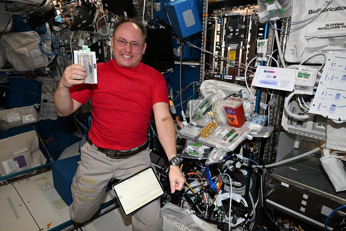 Col. Mike Fincke tweet media