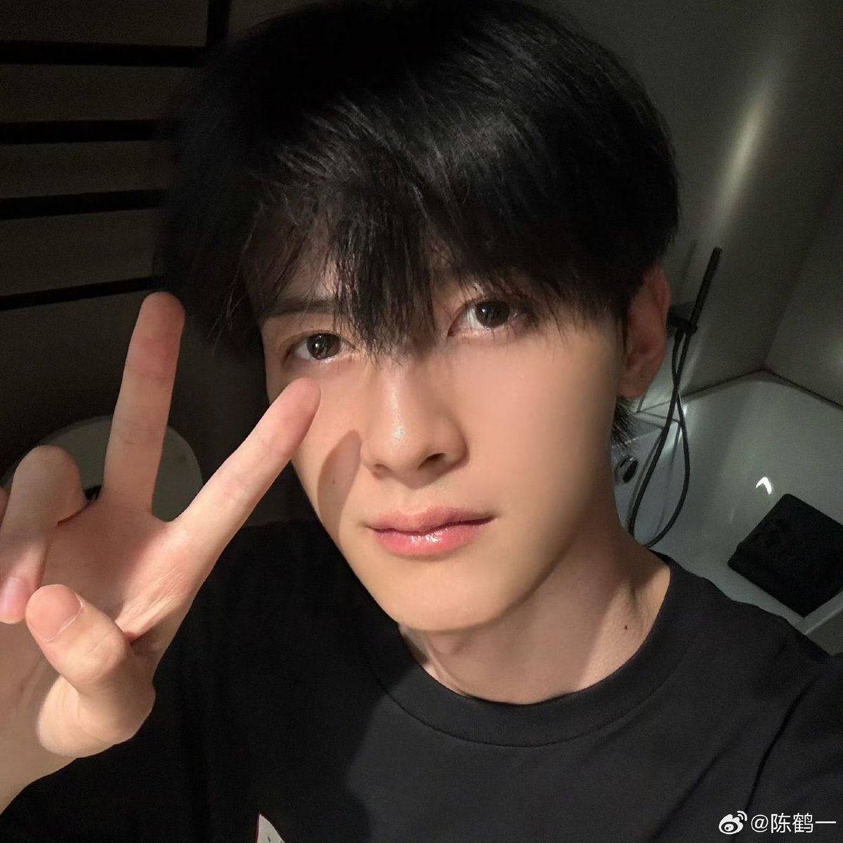 blauvgrana's tweet image. Chen Heyi weibo update

“It's the start of autumn! #Whoa it's fall already#”

#chenheyi #陈鹤一