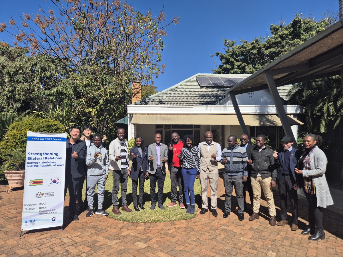 Kor_Emb_Zim's tweet photo. On August 1, the Korea International Cooperation Agency Alumni Association of Zimbabwe (KAAZ) teamed up with the Embassy of the Republic of Korea in Zimbabwe to host an orientation event in Harare for new graduate scholars selected under the KOICA Scholarship and Global Korea Scholarship (GKS) programs. 📒🎓
These scholars are preparing to depart for South Korea soon as they gear up for the September academic term.😝