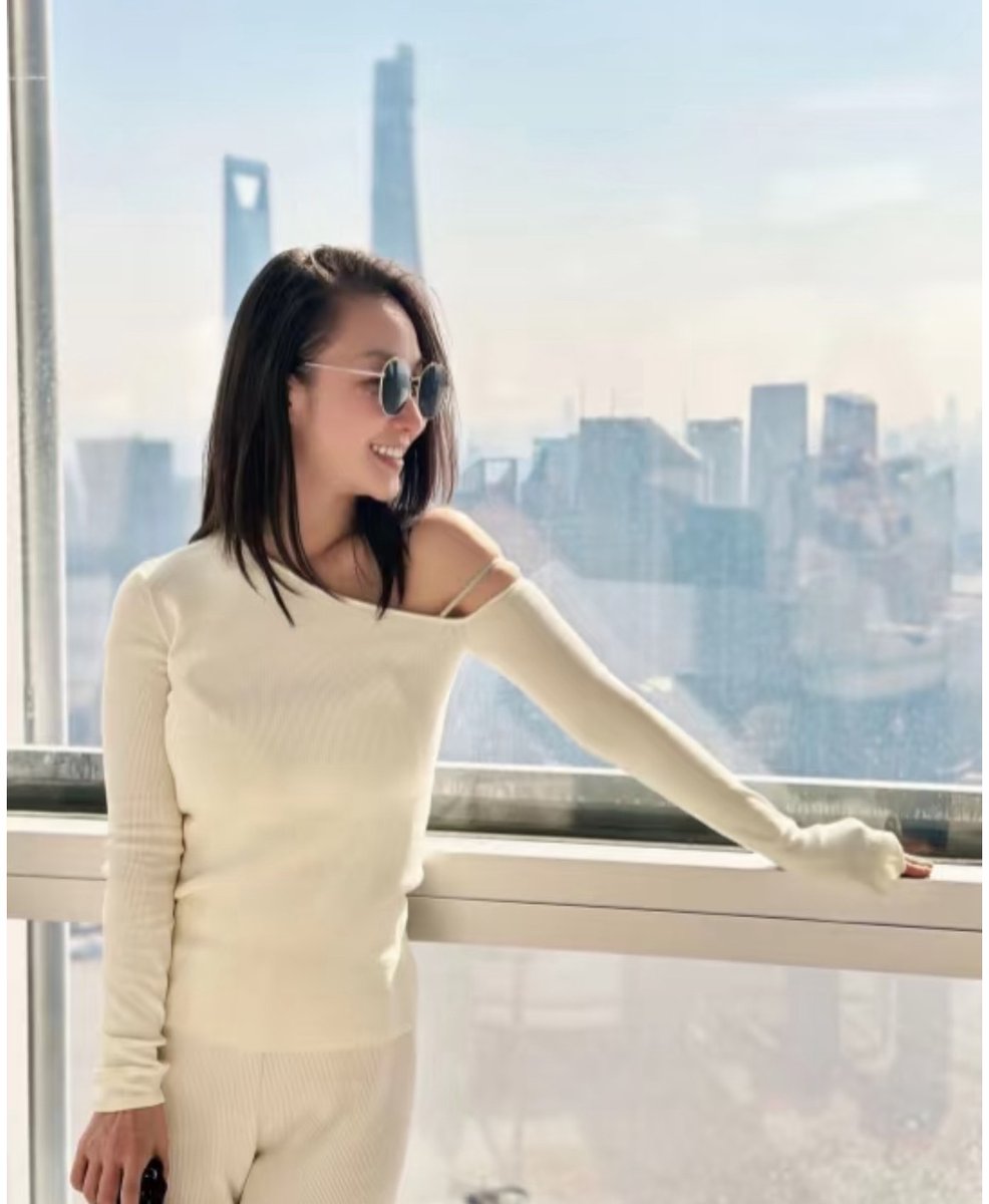 Selfies are not only a display of appearance, but also a reflection of the soul; I hope every photo can bring warmth and strength, allowing you to discover the extraordinary life in ordinary days.#sharemarket