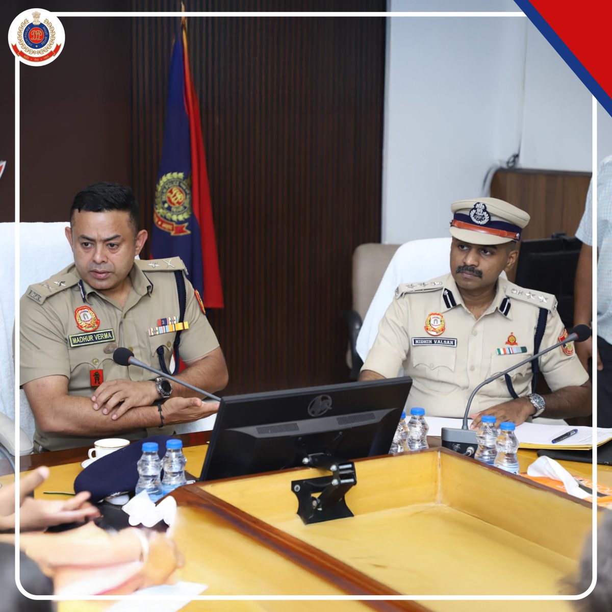 Delhi Police (@delhipolice) on Twitter photo कानून व्यवस्था, पार्किंग, अतिक्रमण और अदालत परिसर की सुरक्षा के मुद्दों पर, संयुक्त आयुक्त पुलिस श्री मधुर वर्मा, <a href="/DCPCentralDelhi/">DCP Central Delhi</a> श्री निधिन वाल्सन और राऊज एवेन्यू बार एसोसिएशन के पदाधिकारियों के बीच बैठक हुई
बैठक कानून एवं व्यवस्था बनाए रखने, आपसी सहयोग सुनिश्चित करने तथा कानून व्यवस्था, पार्किंग, अतिक्रमण और अदालत परिसर की सुरक्षा के मुद्दों पर, संयुक्त आयुक्त पुलिस श्री मधुर वर्मा, <a href="/DCPCentralDelhi/">DCP Central Delhi</a> श्री निधिन वाल्सन और राऊज एवेन्यू बार एसोसिएशन के पदाधिकारियों के बीच बैठक हुई
बैठक कानून एवं व्यवस्था बनाए रखने, आपसी सहयोग सुनिश्चित करने तथा